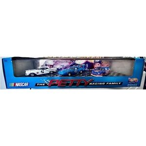 ⭐️ Hot Wheels⭐️PETTY RACING FAMILY NASCAR Limited Edition Set W/ DISPLAY BOX!!!